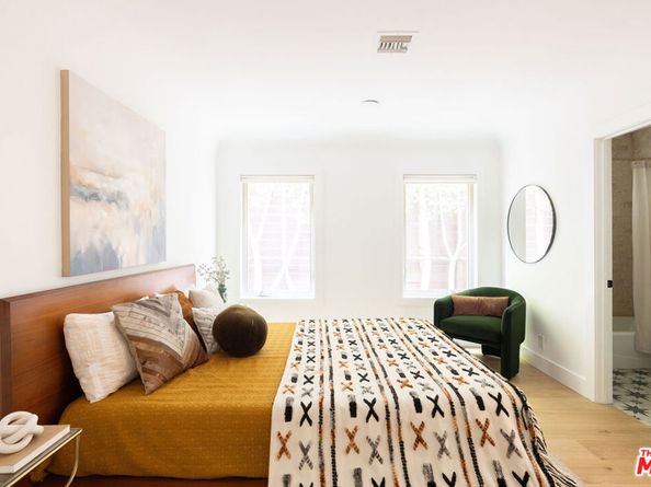 542 N Curson Avenue, Los Angeles CA 90036