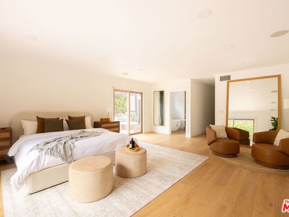 542 N Curson Avenue, Los Angeles CA 90036