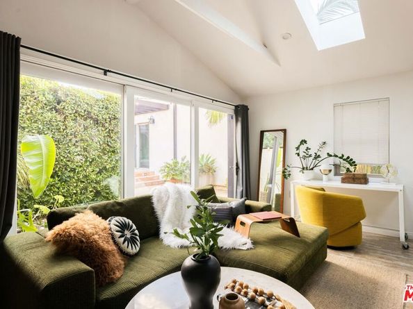 542 N Curson Avenue, Los Angeles CA 90036