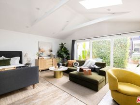 542 N Curson Avenue, Los Angeles CA 90036