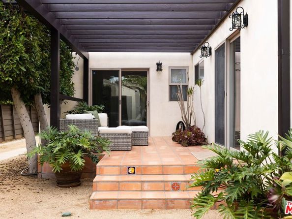 542 N Curson Avenue, Los Angeles CA 90036