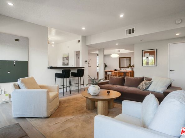 166 S Hayworth Avenue 201, Los Angeles CA 90048