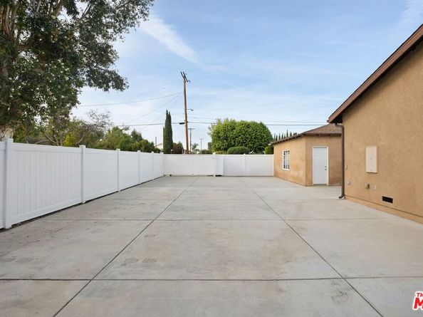 16822 Valerio Street, Lake Balboa CA 91406