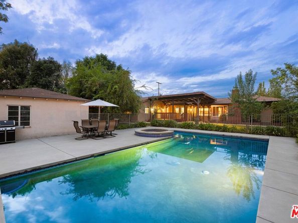 16822 Valerio Street, Lake Balboa CA 91406