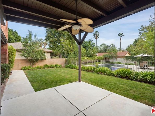 16822 Valerio Street, Lake Balboa CA 91406