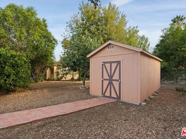 16822 Valerio Street, Lake Balboa CA 91406