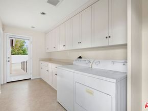 16822 Valerio Street, Lake Balboa CA 91406