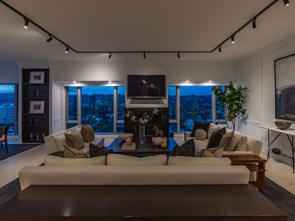 10727 Wilshire Boulevard 1702, Los Angeles CA 90024