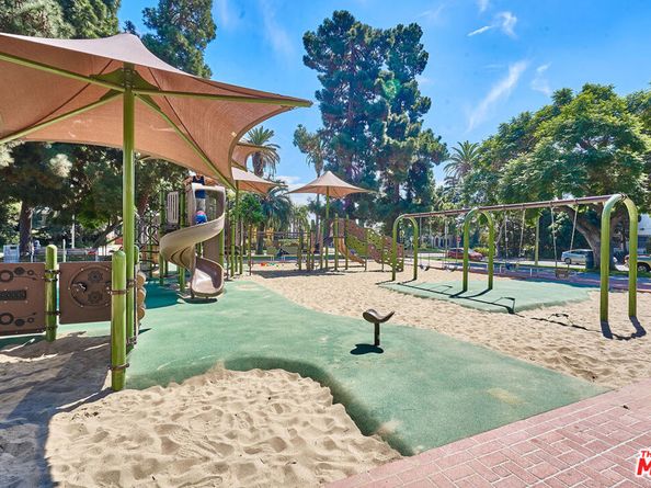 865 S Lucerne Boulevard, Los Angeles CA 90005