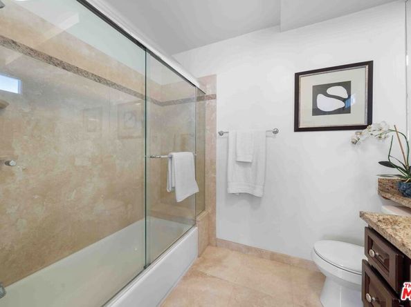 865 S Lucerne Boulevard, Los Angeles CA 90005