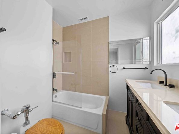 865 S Lucerne Boulevard, Los Angeles CA 90005