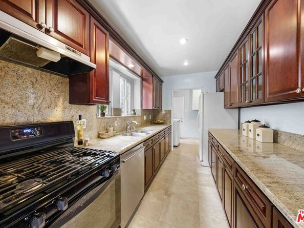 865 S Lucerne Boulevard, Los Angeles CA 90005