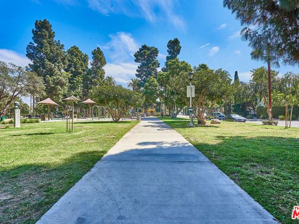 865 S Lucerne Boulevard, Los Angeles CA 90005