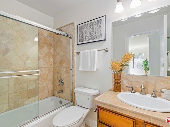 1716 Brockton Avenue 101, Los Angeles CA 90025