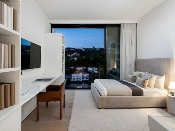 9040 Sunset Boulevard 1101, West Hollywood CA 90069