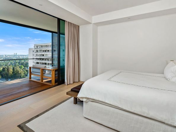 9040 Sunset Boulevard 1101, West Hollywood CA 90069