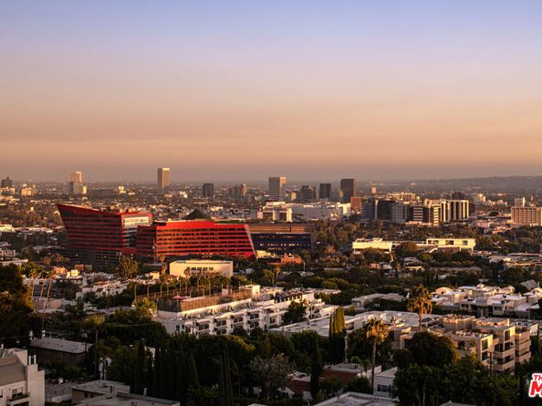 9040 Sunset Boulevard 1101, West Hollywood CA 90069