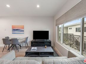 2721 2nd Street 211, Santa Monica CA 90405
