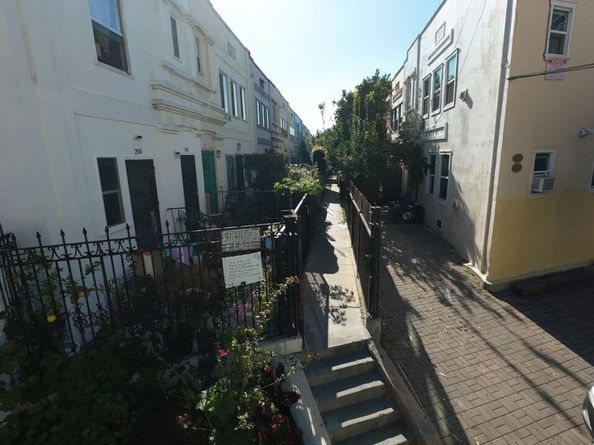 208 Columbia Place, Los Angeles CA 90026