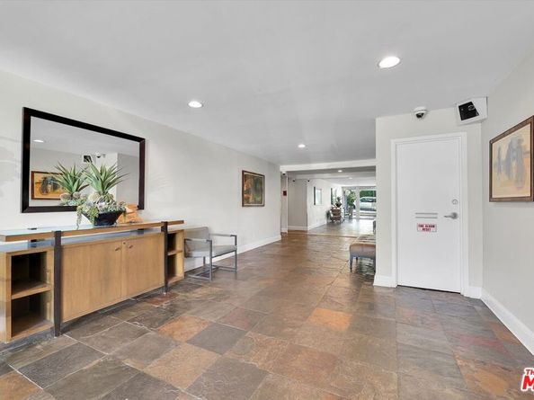 8535 W West Knoll Drive 111, West Hollywood CA 90069