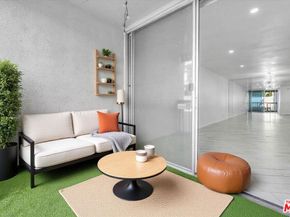 8535 W West Knoll Drive 111, West Hollywood CA 90069