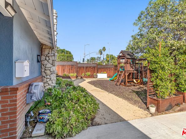 11725 Balboa Boulevard, Granada Hills CA 91344