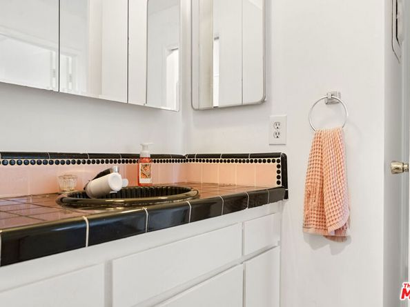 964 Larrabee Street 202, West Hollywood CA 90069
