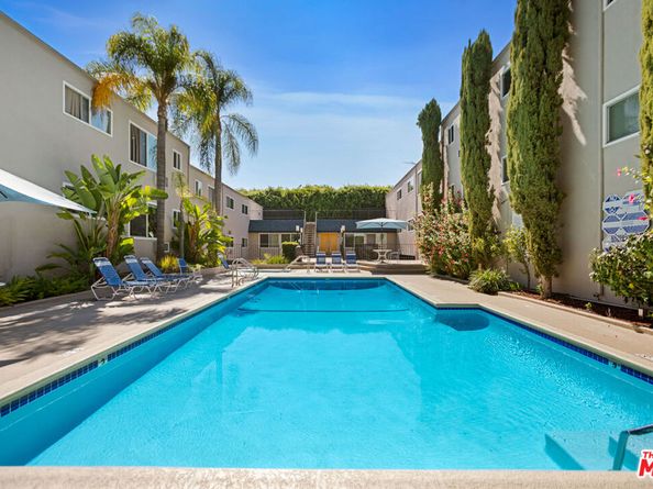 964 Larrabee Street 202, West Hollywood CA 90069