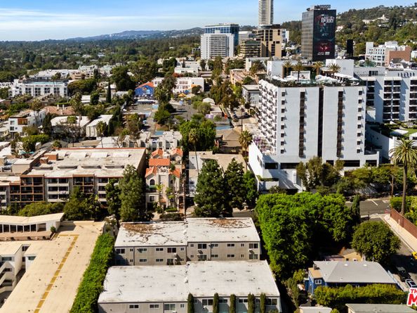 964 Larrabee Street 202, West Hollywood CA 90069