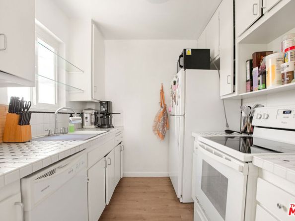 964 Larrabee Street 202, West Hollywood CA 90069