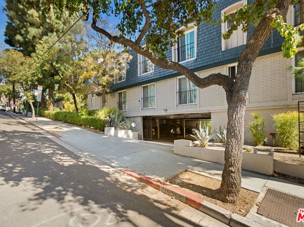 964 Larrabee Street 202, West Hollywood CA 90069