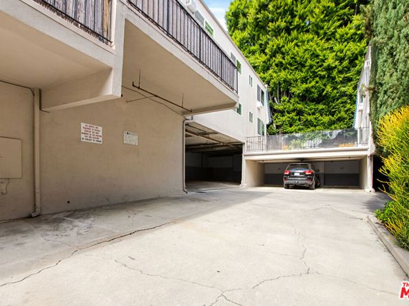964 Larrabee Street 202, West Hollywood CA 90069