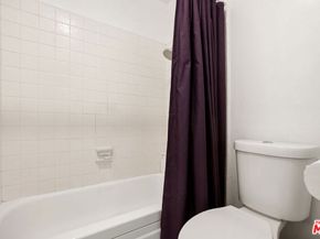 964 Larrabee Street 202, West Hollywood CA 90069