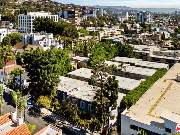 964 Larrabee Street 202, West Hollywood CA 90069