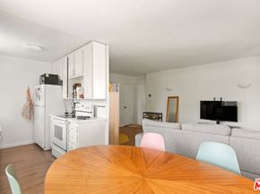964 Larrabee Street 202, West Hollywood CA 90069