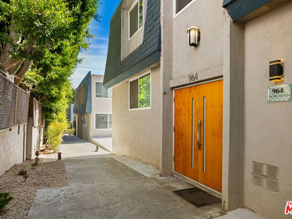 964 Larrabee Street 202, West Hollywood CA 90069