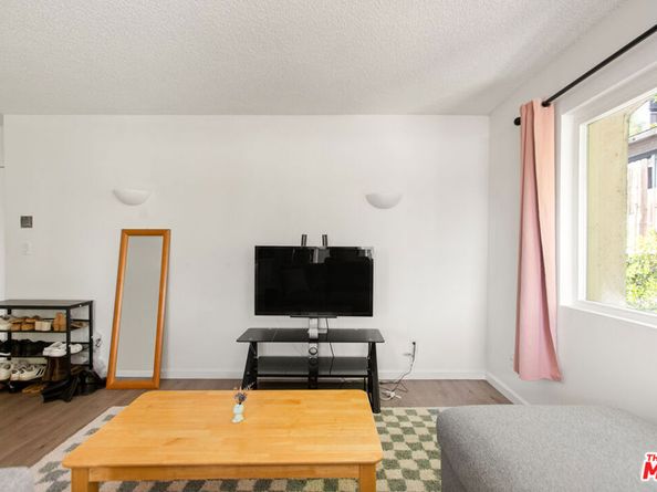 964 Larrabee Street 202, West Hollywood CA 90069