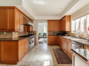 1835 Pandora Avenue 302, Los Angeles CA 90025