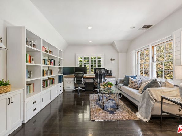 233 S Saltair Avenue, Los Angeles CA 90049