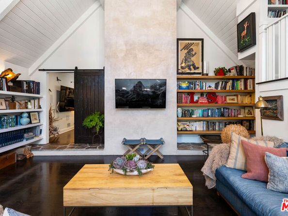 233 S Saltair Avenue, Los Angeles CA 90049