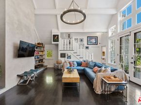 233 S Saltair Avenue, Los Angeles CA 90049