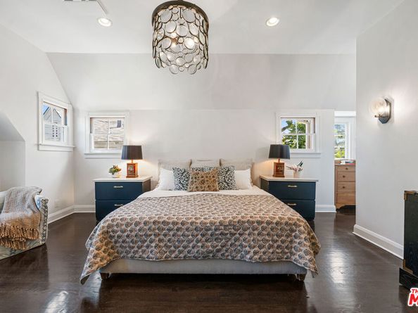 233 S Saltair Avenue, Los Angeles CA 90049