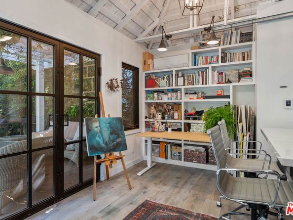 233 S Saltair Avenue, Los Angeles CA 90049