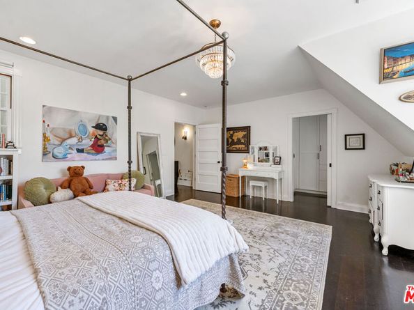 233 S Saltair Avenue, Los Angeles CA 90049