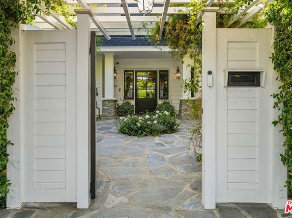 233 S Saltair Avenue, Los Angeles CA 90049