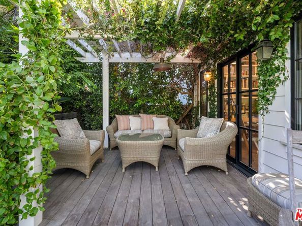 233 S Saltair Avenue, Los Angeles CA 90049