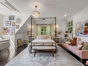 233 S Saltair Avenue, Los Angeles CA 90049