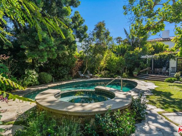 233 S Saltair Avenue, Los Angeles CA 90049