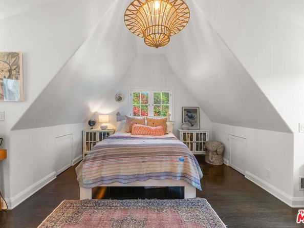 233 S Saltair Avenue, Los Angeles CA 90049