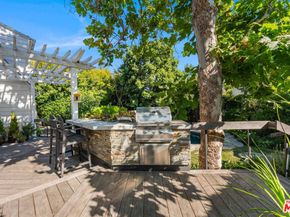 233 S Saltair Avenue, Los Angeles CA 90049